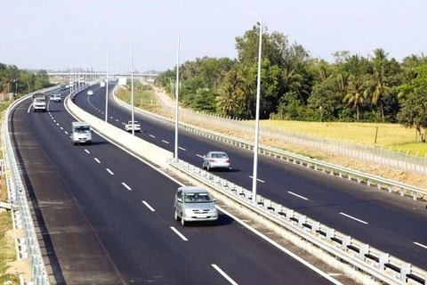 My Thuan – Can Tho Expressway awaits study