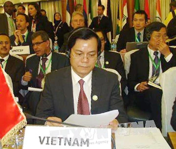 Vietnam attends NAM ministerial meeting 