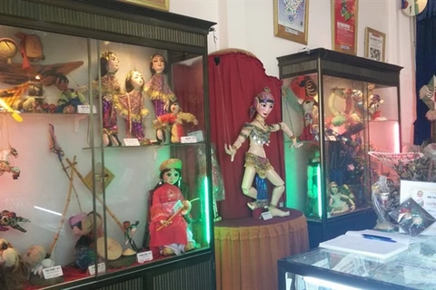 Solo performer opens own puppetry museum