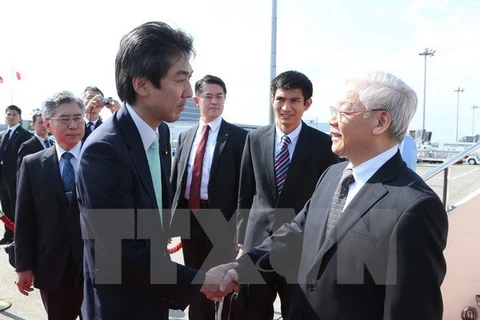Vietnam, Japan issue joint vision on relations, ink six deals