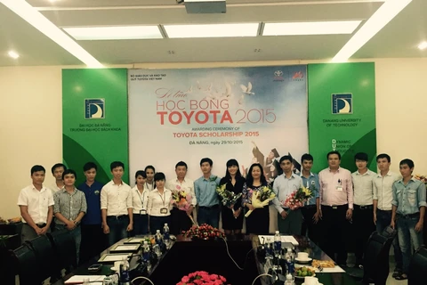  Toyota Vietnam awards scholarships to students 