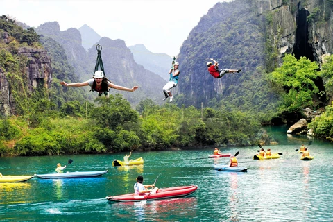 Kayak club debuts in Da Nang