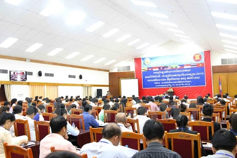 Vietnam shares experience in preparing for AEC in Laos