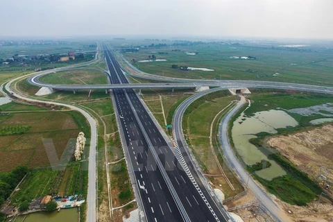 Hanoi-Hai Phong highway opens to traffic 