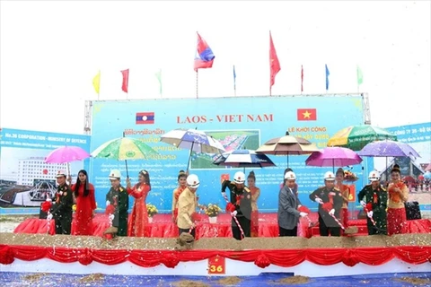 Vietnam helps Laos develop border guard forces