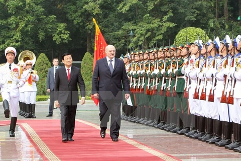Vietnamese, Belarusian Presidents hold talks