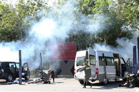 Counter-terrorism maneuver held in Vinh Phuc