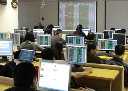 Vietnam’s shares led up by banks