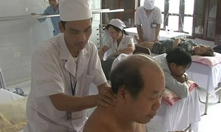 Vietnam to train health workers for ASEAN