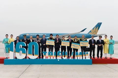 Vietnam Airlines welcomes 160 millionth passenger