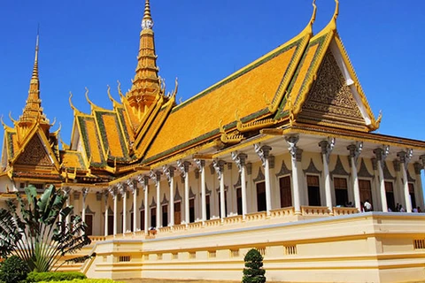 Lao tourism flourishes in 2015