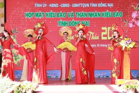 Dong Nai province holds Tet gathering for OV