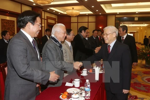 Party chief meets intellectuals, scientists, artists