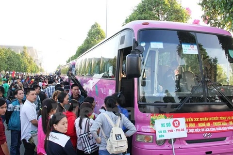 Binh Duong: Migrant workers begin journeys home