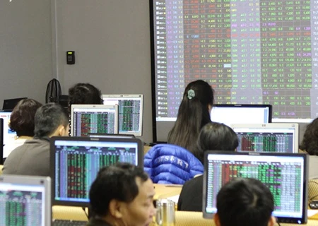 Vietnam’s stocks down on volatile oil