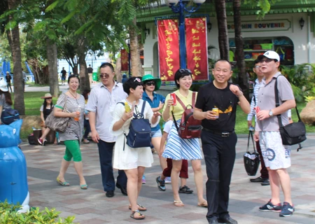 Record number of Chinese tourists visits Vietnam during Tet