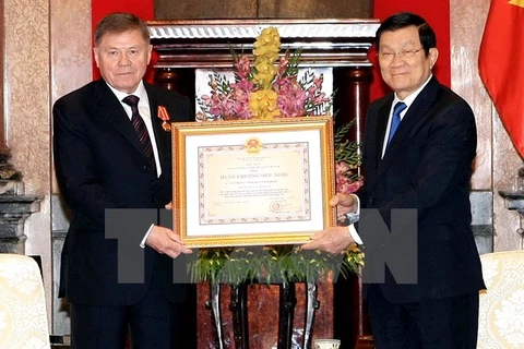 Vietnam bestows Friendship Order on Russian Supreme Court leader