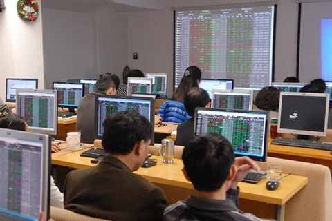 VN stocks gain ground on diary boost