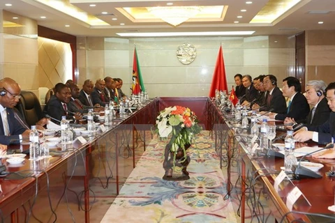 President holds talks with Mozambican counterpart 