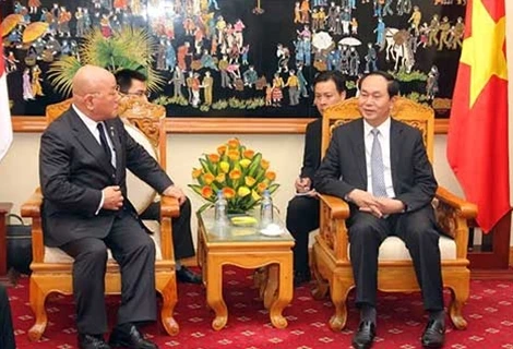 Adviser to Japanese PM pledges strengthening ties with Vietnam 