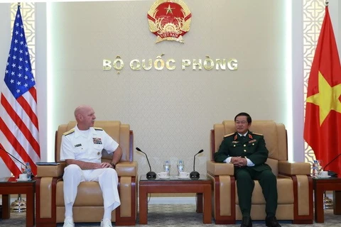 Vietnamese General receives US Commander
