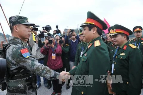 Vietnamese, Chinese defence ministers witness joint patrol 
