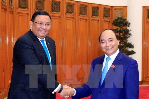 Prime Minister hosts Filipino Secretary of Foreign Affairs 