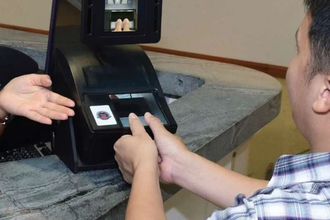 Singapore to scan visitors’ fingerprints