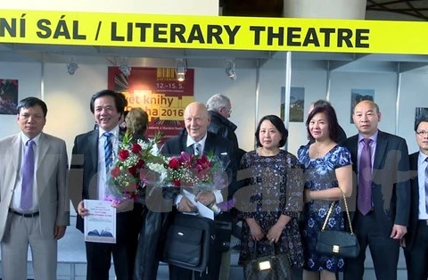 Czech-Vietnamese dictionary wins second prize 