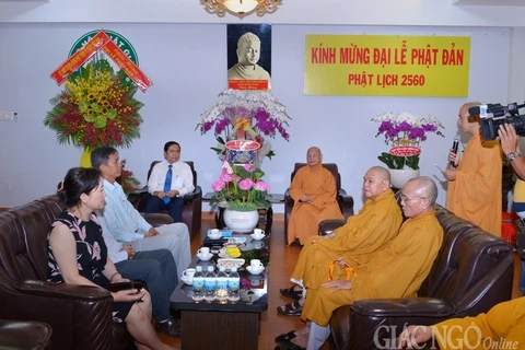 VFF leader visits Buddhist dignitaries, followers in HCM City
