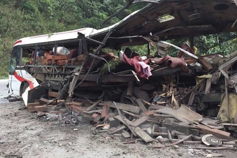Bus explosion in Laos kills eight Vietnamese 