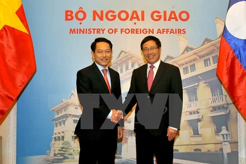 Vietnamese, Lao Foreign Ministers vow to reinforce ties