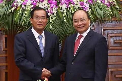 PM urges ministries of Vietnam, Laos to foster economic links