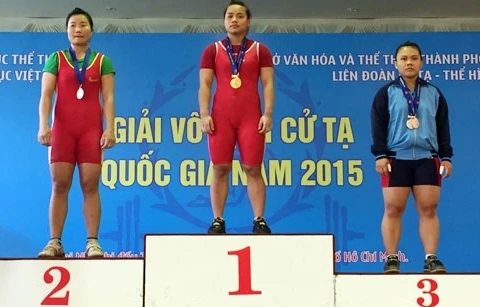 Two Vietnamese lifters compete at junior world champs