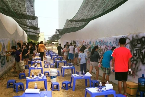 UK painter adorns Da Nang