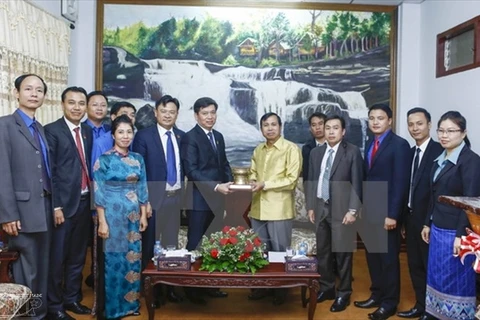 Laos’ Salavane province leader welcomes Vietnamese youths 
