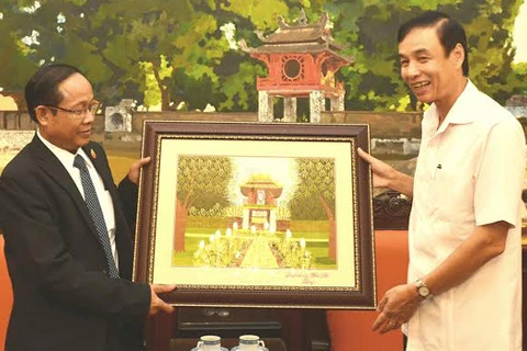 Hanoi leader receives Lao president of trade union federation
