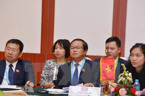 Lao leader lauds ties with Vietnamese legislature