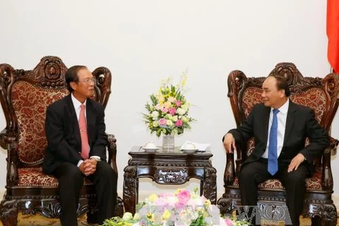 PM asks Cambodia to assist Vietnamese telecommunication firms 