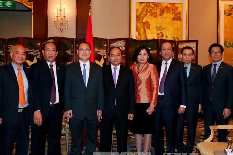 PM meets Hong Kong corporate executives