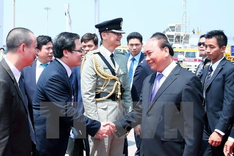 Prime Minister Nguyen Xuan Phuc visits Chinese Hong Kong 