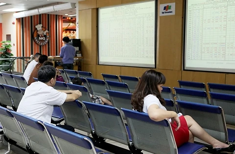 Vietnamese stocks still on downward trend