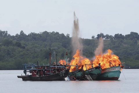 Indonesia seizes two Chinese fishing vessels