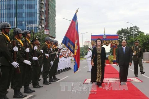 NA Chairwoman meets Cambodian PM 