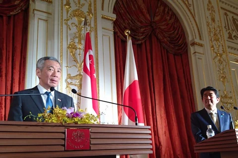 Singaporean, Japanese leaders agree on TPP, East Sea