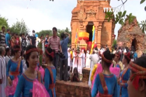 Cham ethnic community celebrates Kate festival 