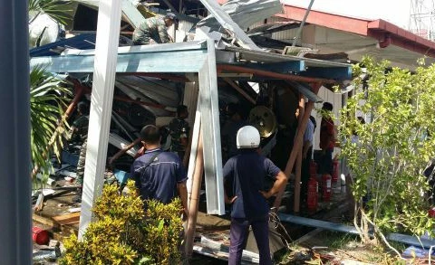 Malaysia: Military helicopter crashes into school