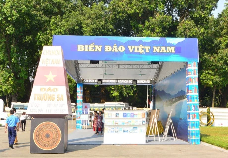 Hanoi Book Fair 2016 opens at Thang Long Citadel
