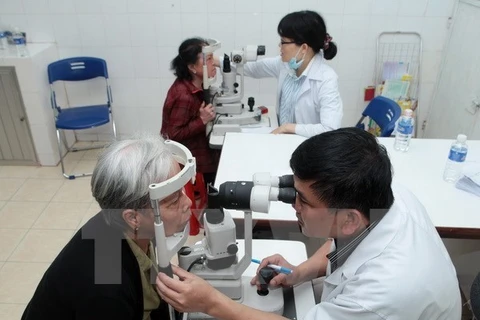 Vietnam offers eye check-ups to Cambodian people