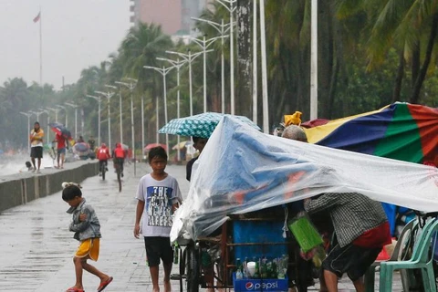 Typhoon Sarika hits Philippines